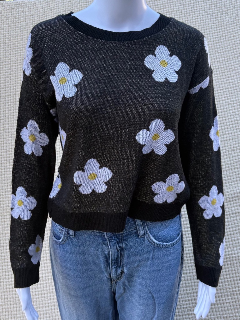 Retro All Over Daisy Print Light Cropped Sweater (M)